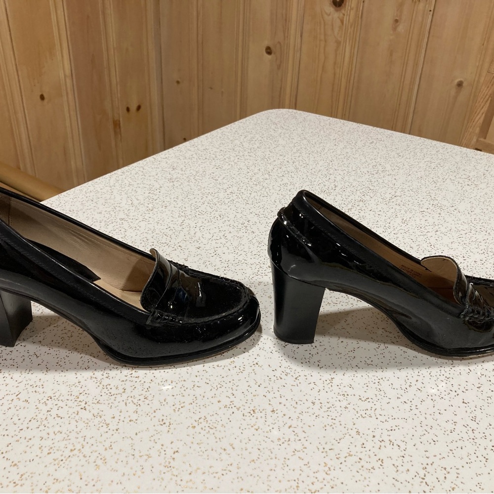 Black Heels with Patent Leather Finish and Block Heel - Picture 3 of 5